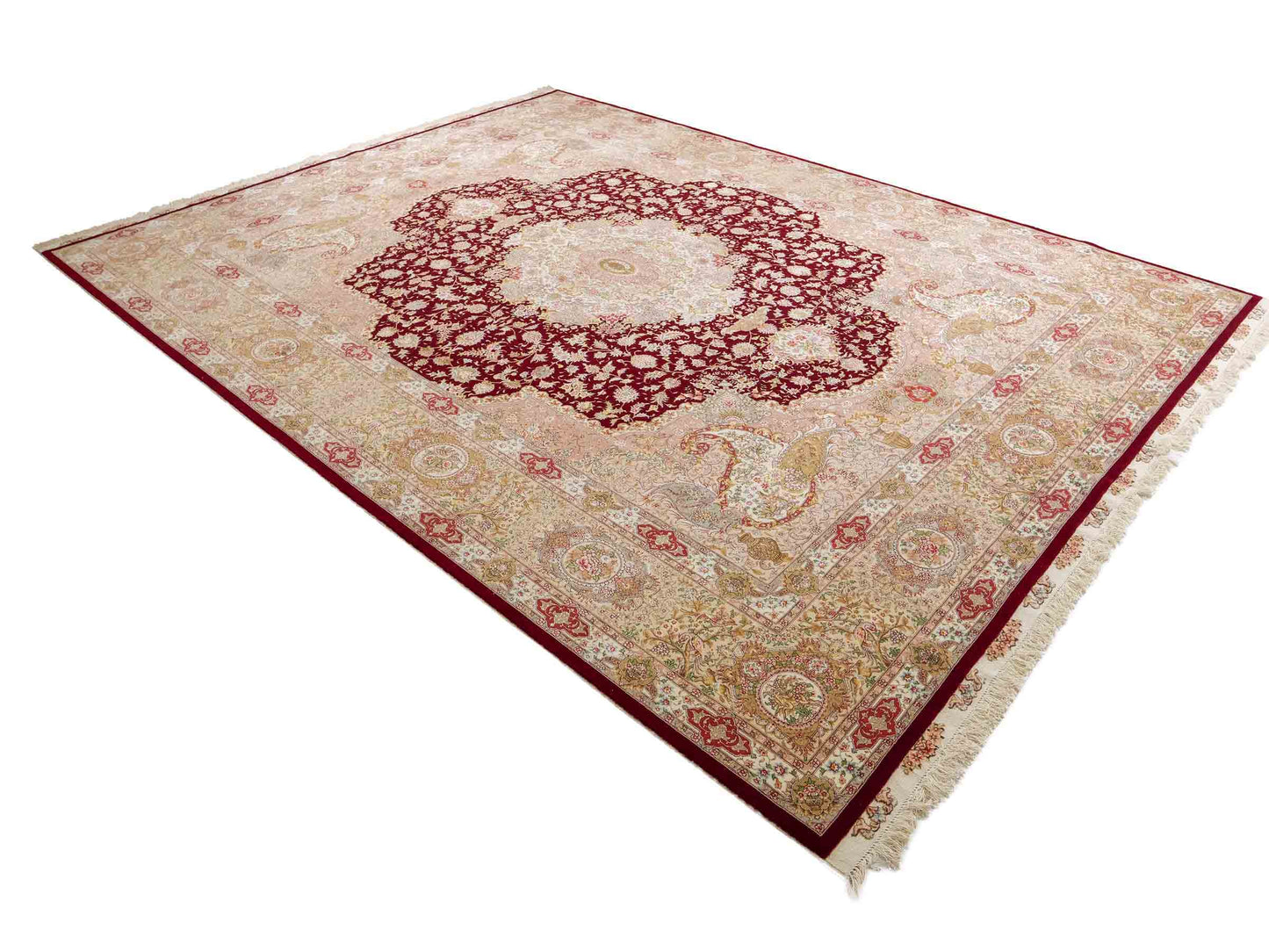 Sehr feiner, handgeknüpfter Khademi Orientteppich mit Täbriz Design aus Wolle mit Seide, rot, creme. 362x276 cm. Vertrieb durch Jupiter Intl.