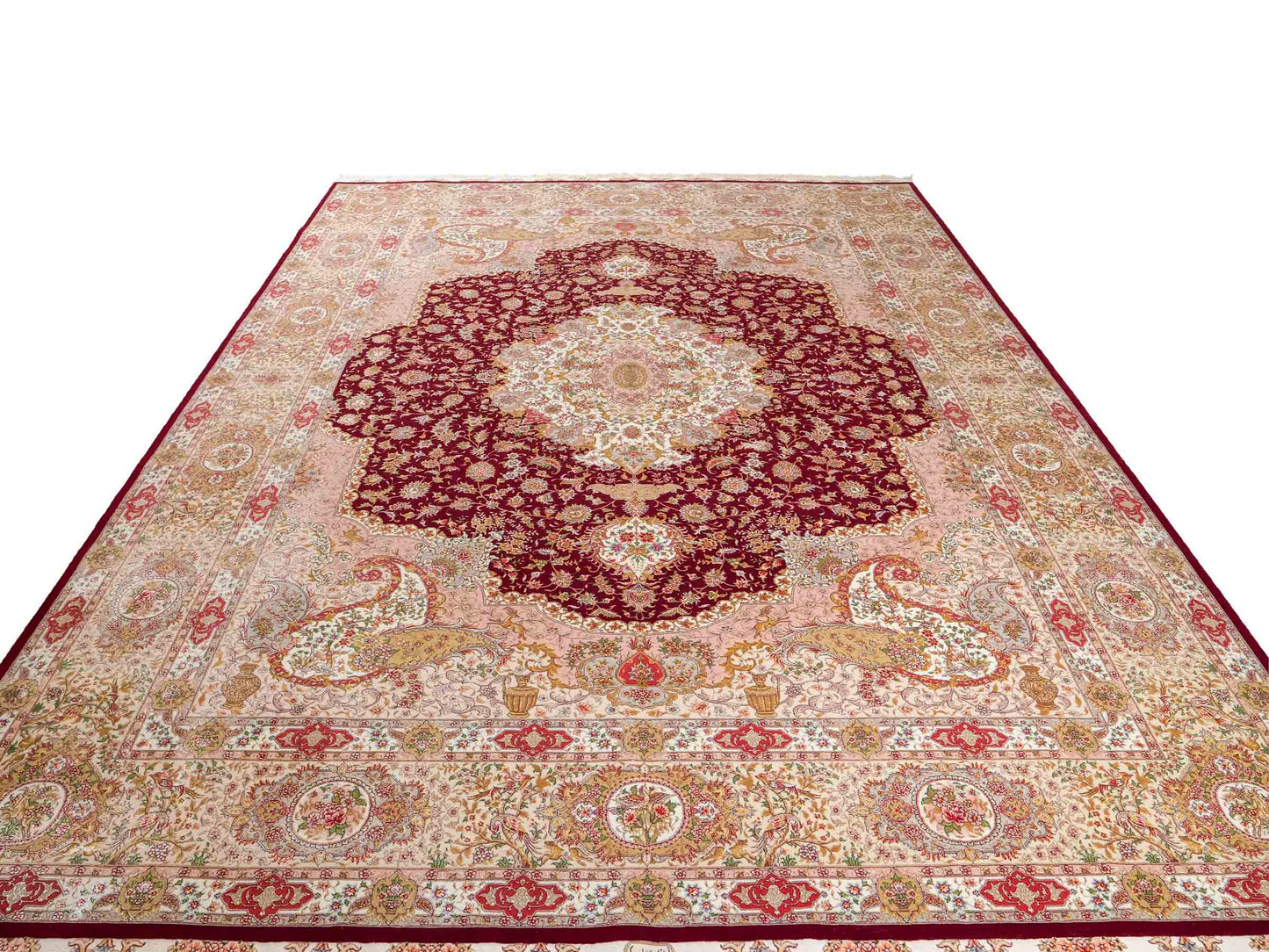Sehr feiner, handgeknüpfter Khademi Orientteppich mit Täbriz Design aus Wolle mit Seide, rot, creme. 362x276 cm. Vertrieb durch Jupiter Intl.