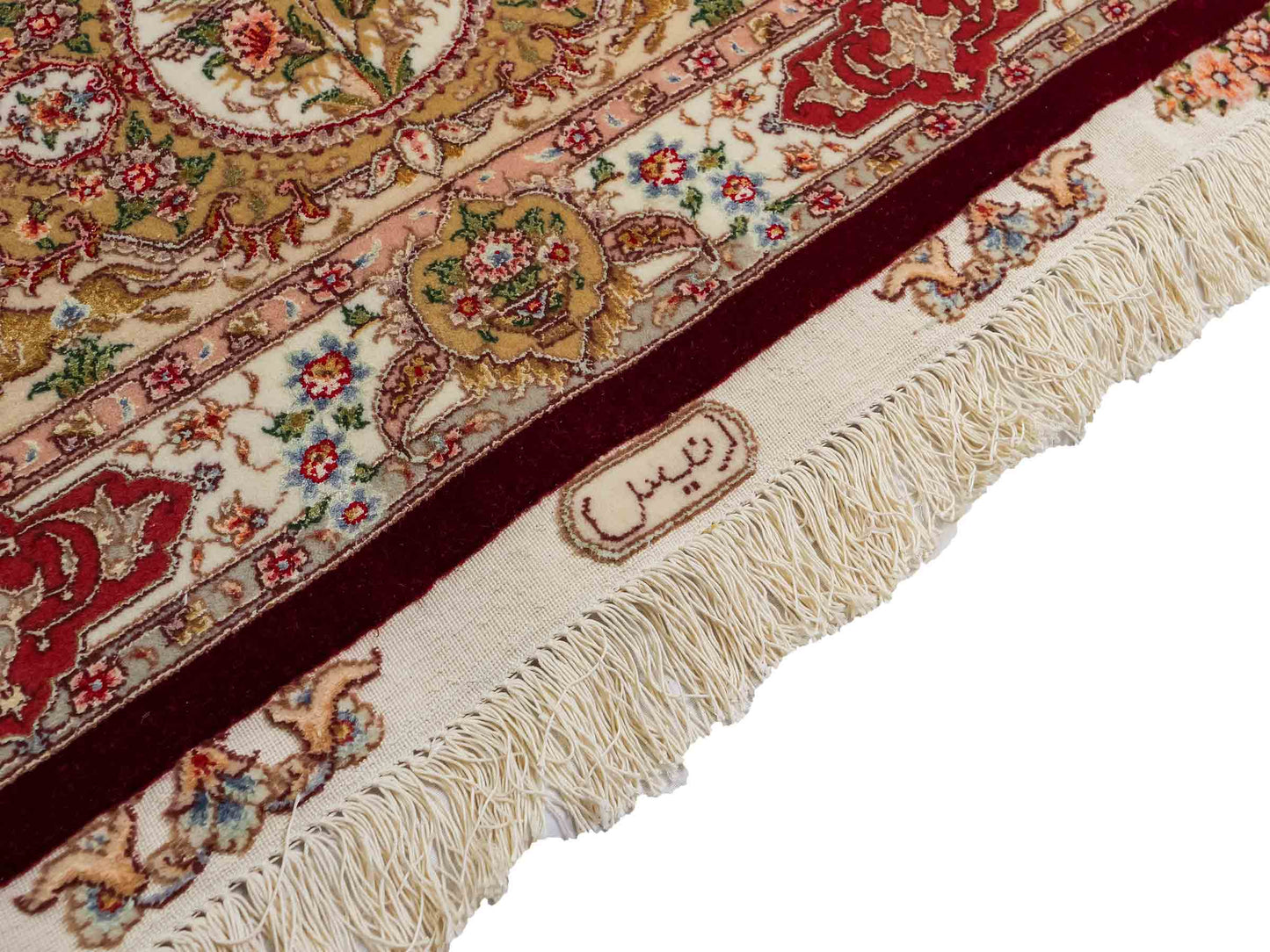 Sehr feiner, handgeknüpfter Khademi Orientteppich mit Täbriz Design aus Wolle mit Seide, rot, creme. 362x276 cm. Vertrieb durch Jupiter Intl.