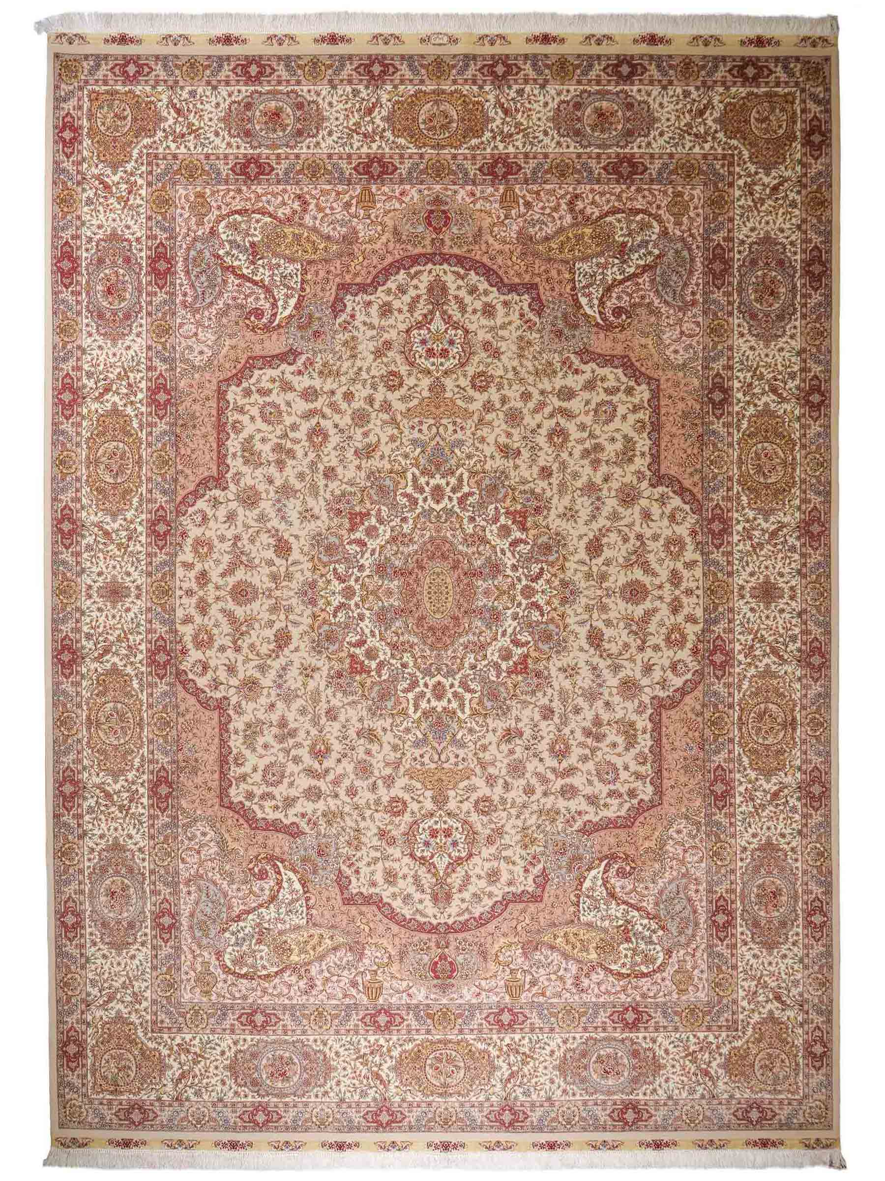 Sehr feiner, handgeknüpfter Khademi Orientteppich mit Täbriz Design aus Wolle mit Seide, creme, rosa. 364x274 cm. Vertrieb durch Jupiter Intl.