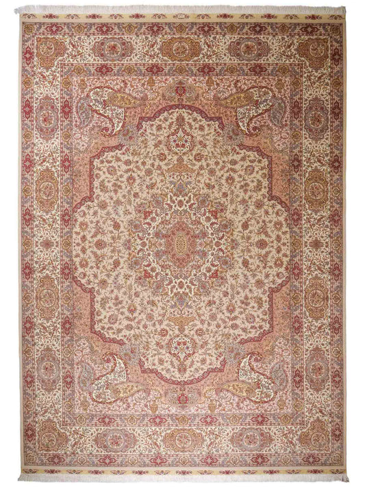 Sehr feiner, handgeknüpfter Khademi Orientteppich mit Täbriz Design aus Wolle mit Seide, creme, rosa. 364x274 cm. Vertrieb durch Jupiter Intl.
