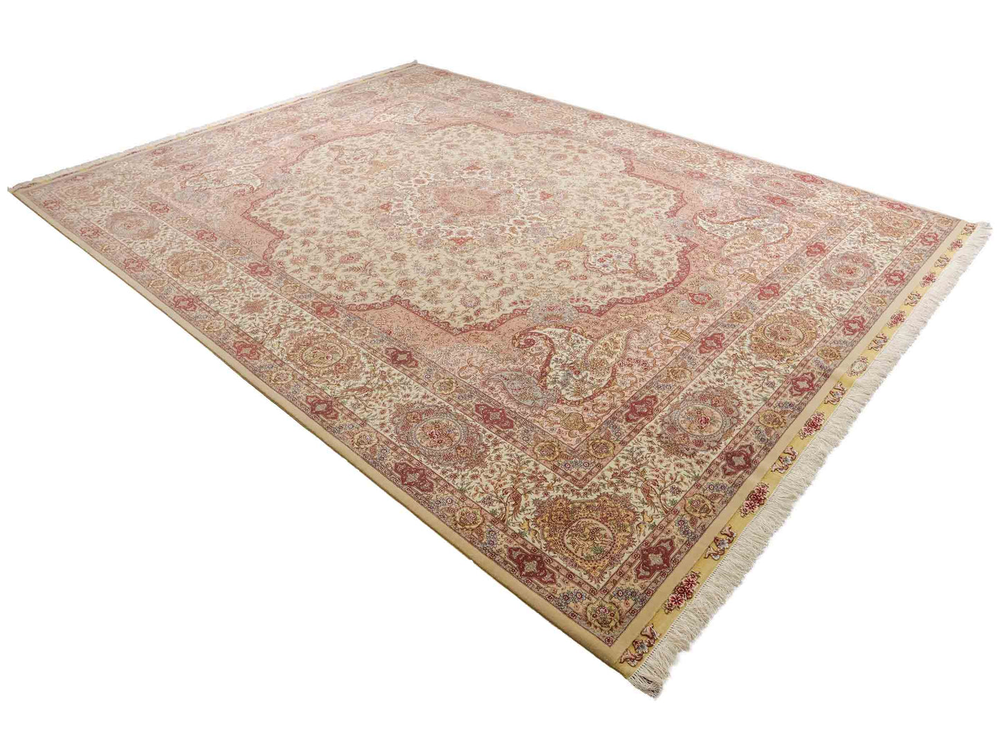 Sehr feiner, handgeknüpfter Khademi Orientteppich mit Täbriz Design aus Wolle mit Seide, creme, rosa. 364x274 cm. Vertrieb durch Jupiter Intl.