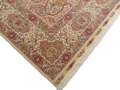 Sehr feiner, handgeknüpfter Khademi Orientteppich mit Täbriz Design aus Wolle mit Seide, creme, rosa. 364x274 cm. Vertrieb durch Jupiter Intl.