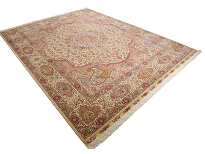 Sehr feiner, handgeknüpfter Khademi Orientteppich mit Täbriz Design aus Wolle mit Seide, creme, grün. 367x275 cm. Verkauf durch Jupiter Intl.