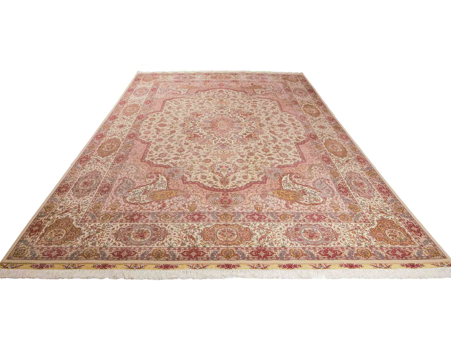 Sehr feiner, handgeknüpfter Khademi Orientteppich mit Täbriz Design aus Wolle mit Seide, creme, grün. 367x275 cm. Verkauf durch Jupiter Intl.
