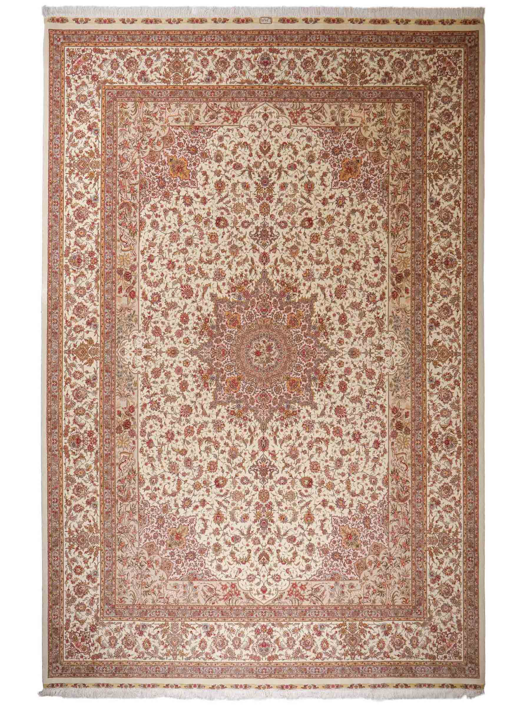 Sehr feiner, handgeknüpfter Khademi Orientteppich mit Täbriz Design aus Wolle mit Seide, beige und creme. 372x258 cm. Vertrieb durch Jupiter Intl.