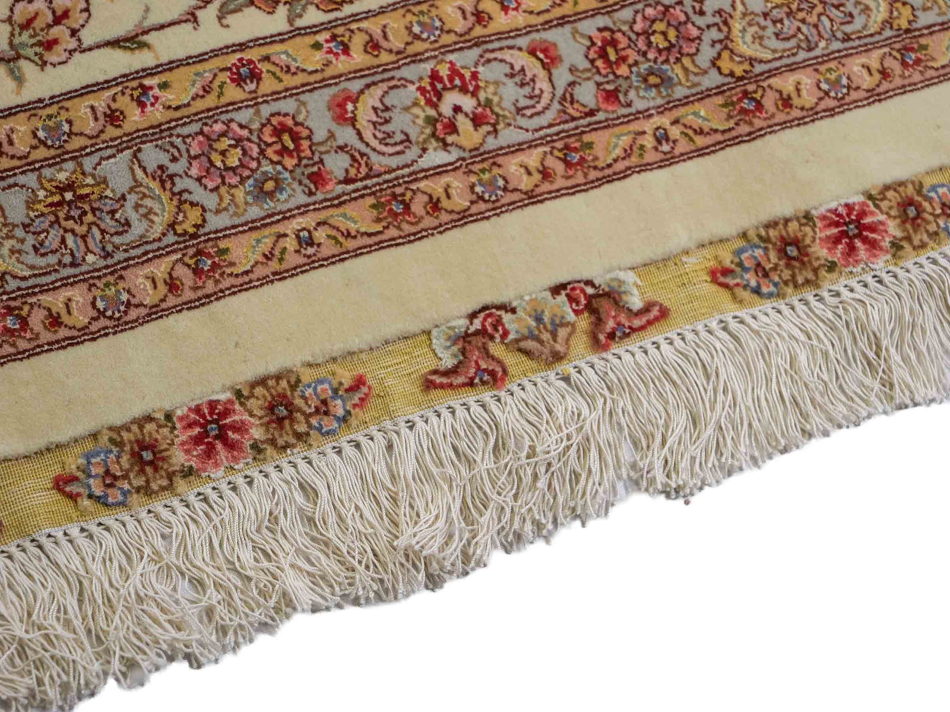 Sehr feiner, handgeknüpfter Khademi Orientteppich mit Täbriz Design bestehend aus Wolle und Seide, beige und creme. 374x258 cm. Vertrieb durch Jupiter Intl.