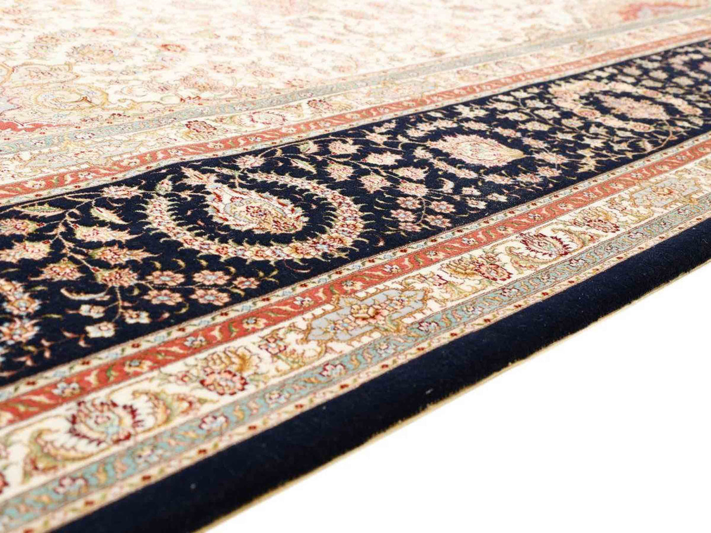 Sehr feiner, handgeknüpfter Khademi Orientteppich mit Täbriz Design aus Wolle mit Seide, creme, blau, orange. 426x305 cm. Vertrieb durch Jupiter Intl.