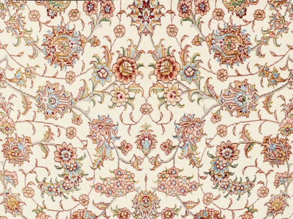 Sehr feiner, handgeknüpfter Khademi Orientteppich mit Täbriz Design aus Wolle mit Seide, creme, blau, orange. 426x305 cm. Vertrieb durch Jupiter Intl.