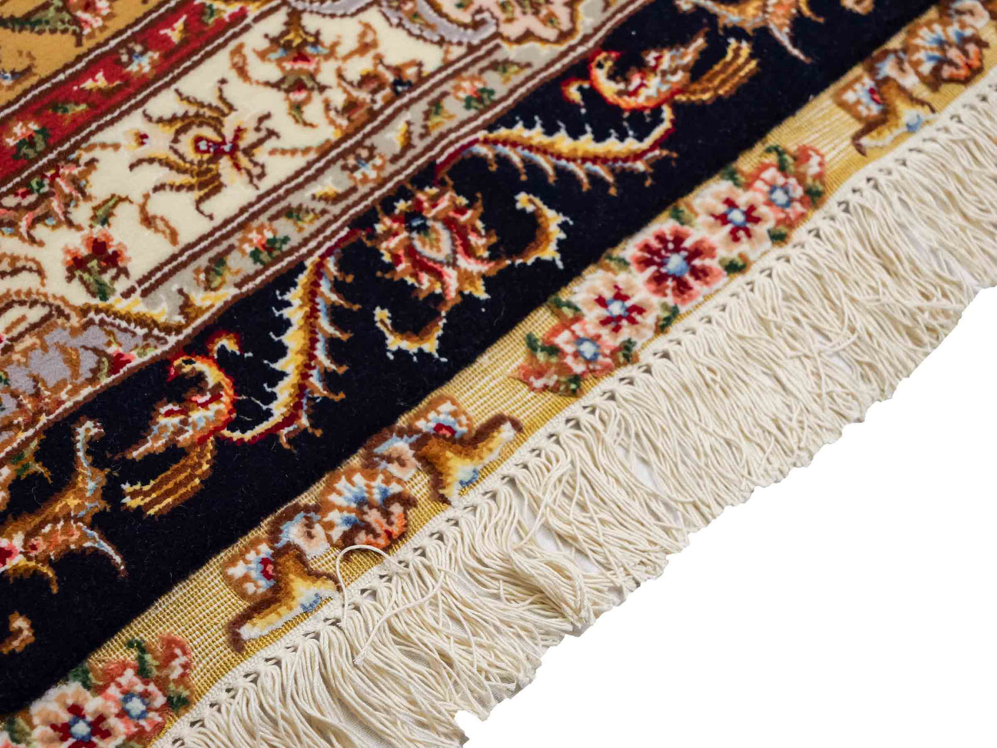 Sehr feiner, handgeknüpfter Khademi Orientteppich mit Täbriz Design aus Wolle mit Seide, blau, gelb. 361x275 cm. Vertrieb durch Jupiter Intl.