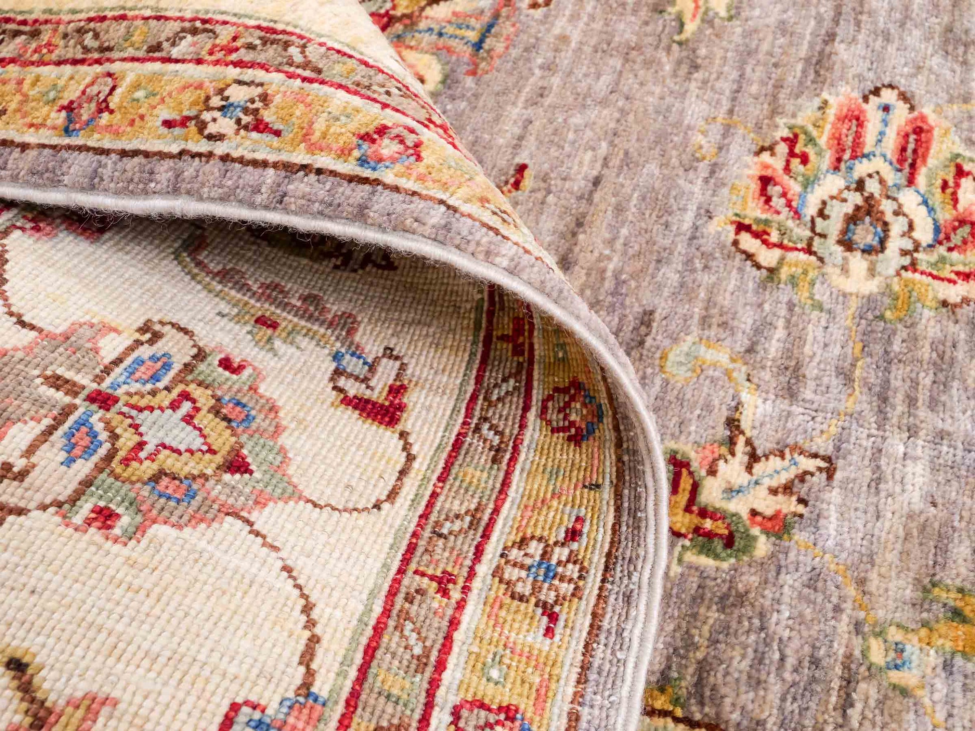 Feiner, handgeknüpfter Ziegler Farahan Chobi Orientteppich aus reiner Wolle mit Allover-Muster von Khademi. Größe: 296 x 206 cm. Farbe: Grau, gold. RB3-1038. Ursprung: Afghanistan. Verkauf durch JUPITER Intl.