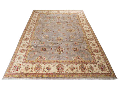 Feiner, handgeknüpfter Ziegler Farahan Chobi Orientteppich aus reiner Wolle mit Allover-Muster von Khademi. Größe: 296 x 206 cm. Farbe: Grau, gold. RB3-1038. Ursprung: Afghanistan. Verkauf durch JUPITER Intl.