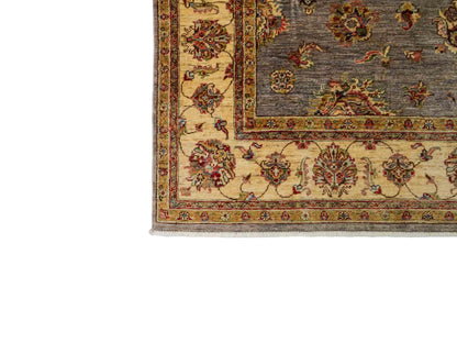 Feiner, handgeknüpfter Ziegler Farahan Chobi Orientteppich aus reiner Wolle mit Allover-Muster von Khademi. Größe: 296 x 206 cm. Farbe: Grau, gold. RB3-1038. Ursprung: Afghanistan. Verkauf durch JUPITER Intl.
