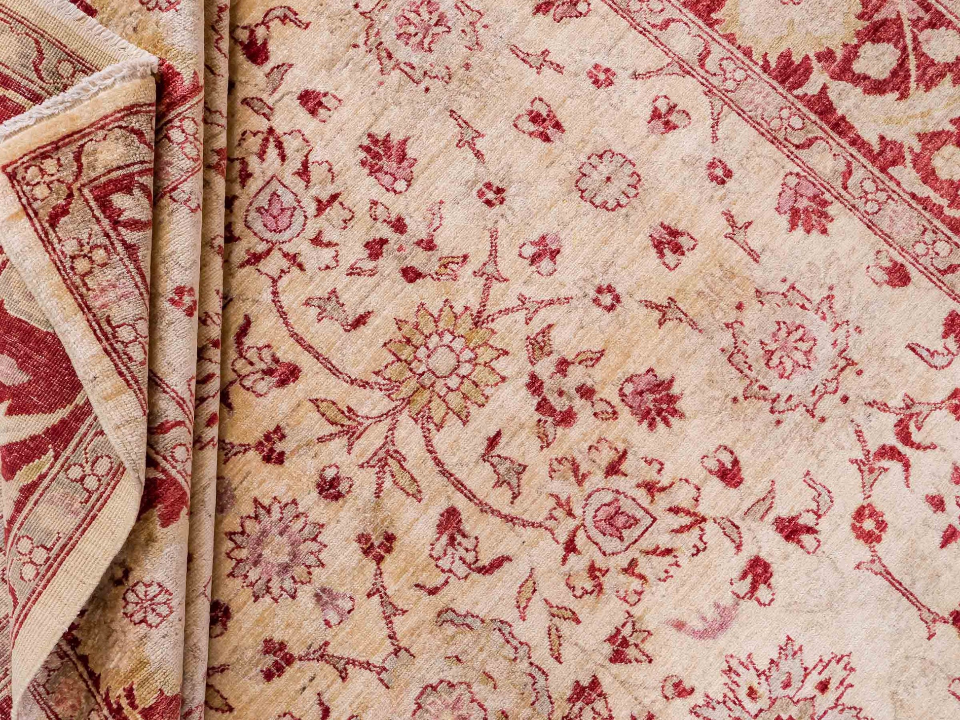 Feiner, handgeknüpfter Ziegler Farahan Chobi Orientteppich aus reiner Wolle mit Allover-Muster von Khademi. Größe: 301 x 202 cm. Farbe: Beige, gold, rot. RB3-433A. Ursprung: Afghanistan. Verkauf durch JUPITER Intl.