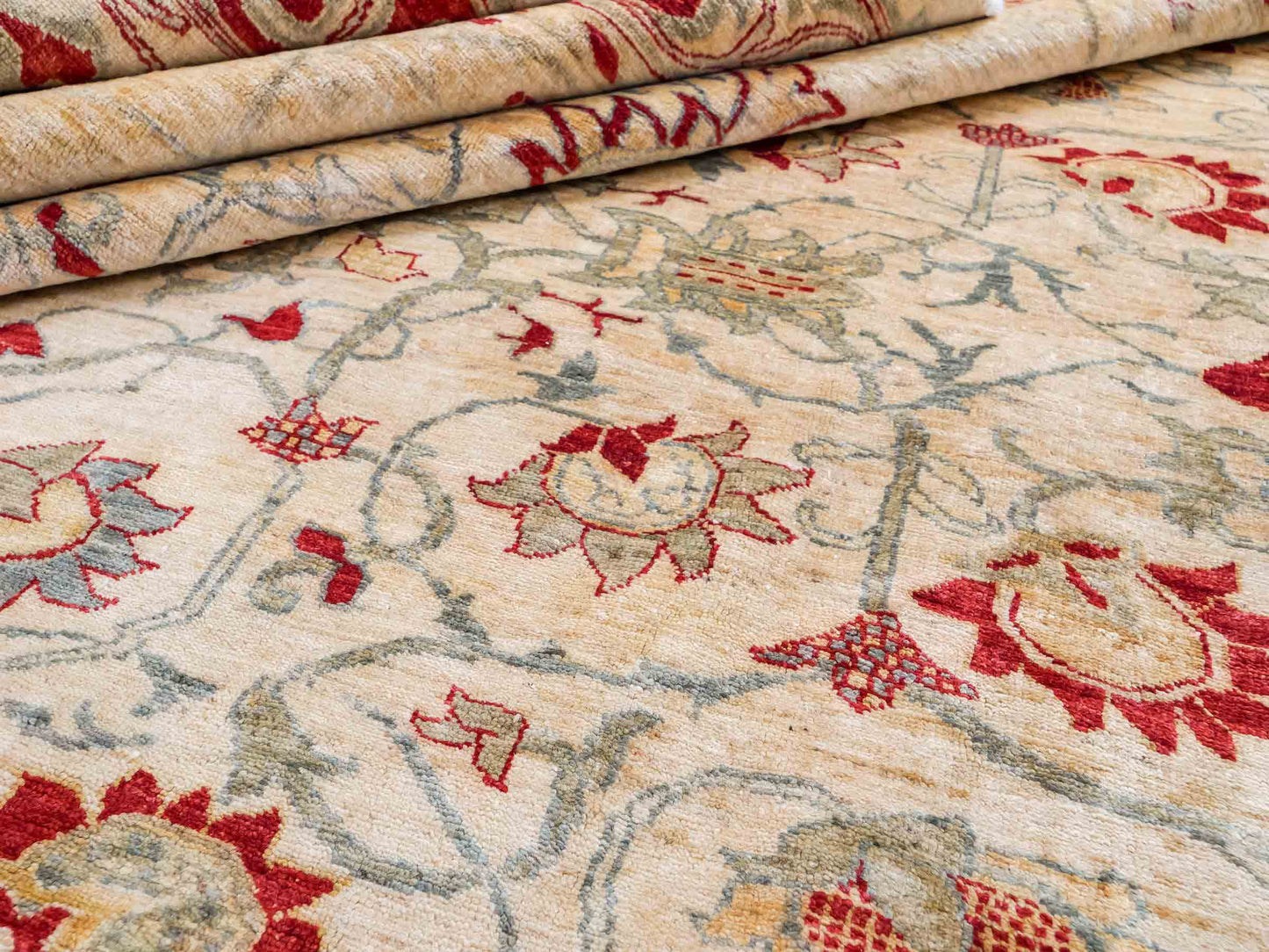 Handgeknüpfter, afghanischer Ziegler Farahan Orientteppich aus Wolle von Khademi. Größe: 257 x 244 cm. Farbe: Beige, rot. Verkauf durch JUPITER Intl.