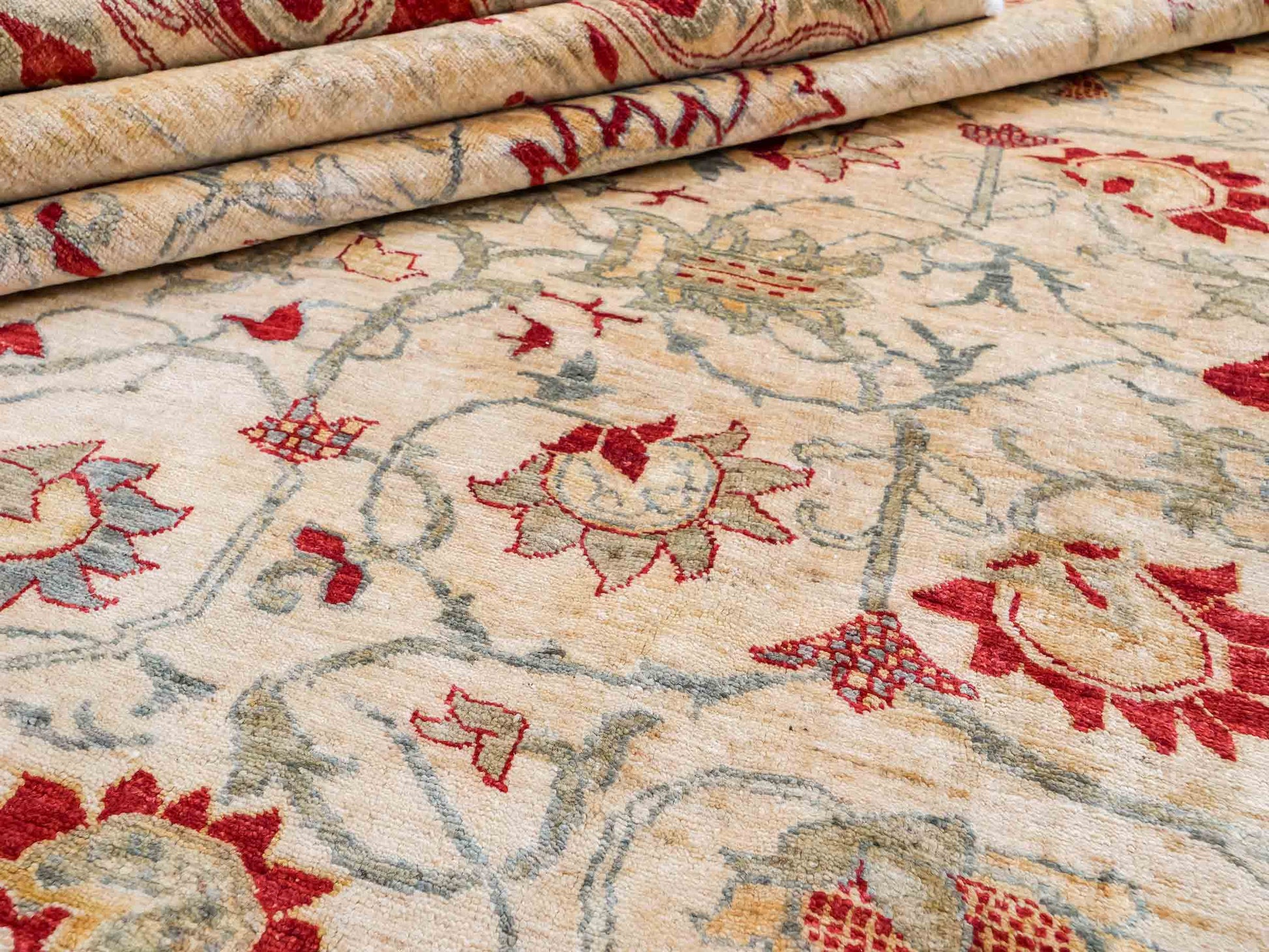 Handgeknüpfter, afghanischer Ziegler Farahan Orientteppich aus Wolle von Khademi. Größe: 257 x 244 cm. Farbe: Beige, rot. Verkauf durch JUPITER Intl.