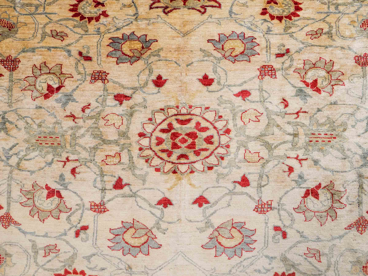 Handgeknüpfter, afghanischer Ziegler Farahan Orientteppich aus Wolle von Khademi. Größe: 257 x 244 cm. Farbe: Beige, rot. Verkauf durch JUPITER Intl.