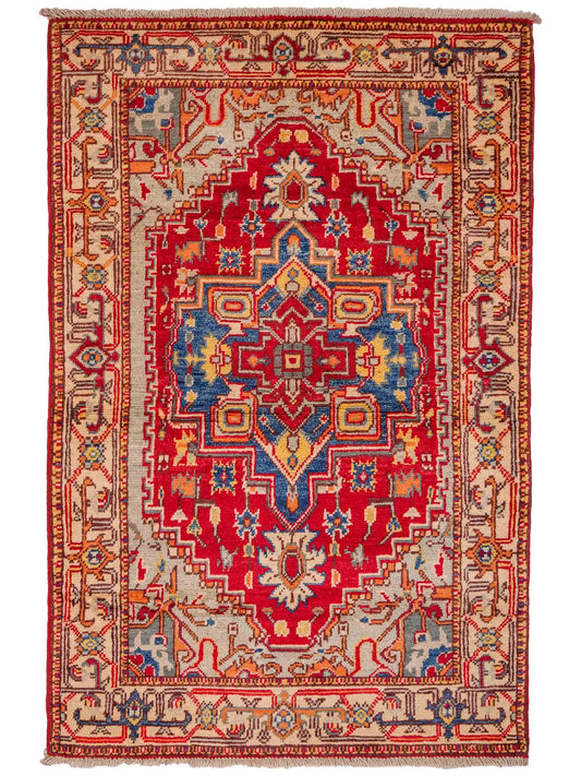 Feiner, handgeknüpfter Ziegler Kazak Chobi Orientteppich aus reiner Wolle mit geometrischem Medaillon-Muster von Khademi. Größe: 129 x 80 cm. Farbe: Rot. RB3-B2705. Ursprung: Afghanistan. Verkauf durch JUPITER Intl.