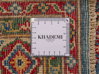 Feiner, handgeknüpfter Ziegler Kazak Chobi Orientteppich aus reiner Wolle mit geometrischem Medaillon-Muster von Khademi. Größe: 160 x 119 cm. Farbe: Blau, beige. RB3-B432. Ursprung: Afghanistan. Verkauf durch JUPITER Intl.