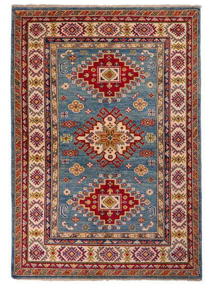Feiner, handgeknüpfter Ziegler Kazak Chobi Orientteppich aus reiner Wolle mit geometrischem Medaillon-Muster von Khademi. Größe: 170 x 110 cm. Farbe: Blau, beige. RB3-B1817. Ursprung: Afghanistan. Verkauf durch JUPITER Intl.