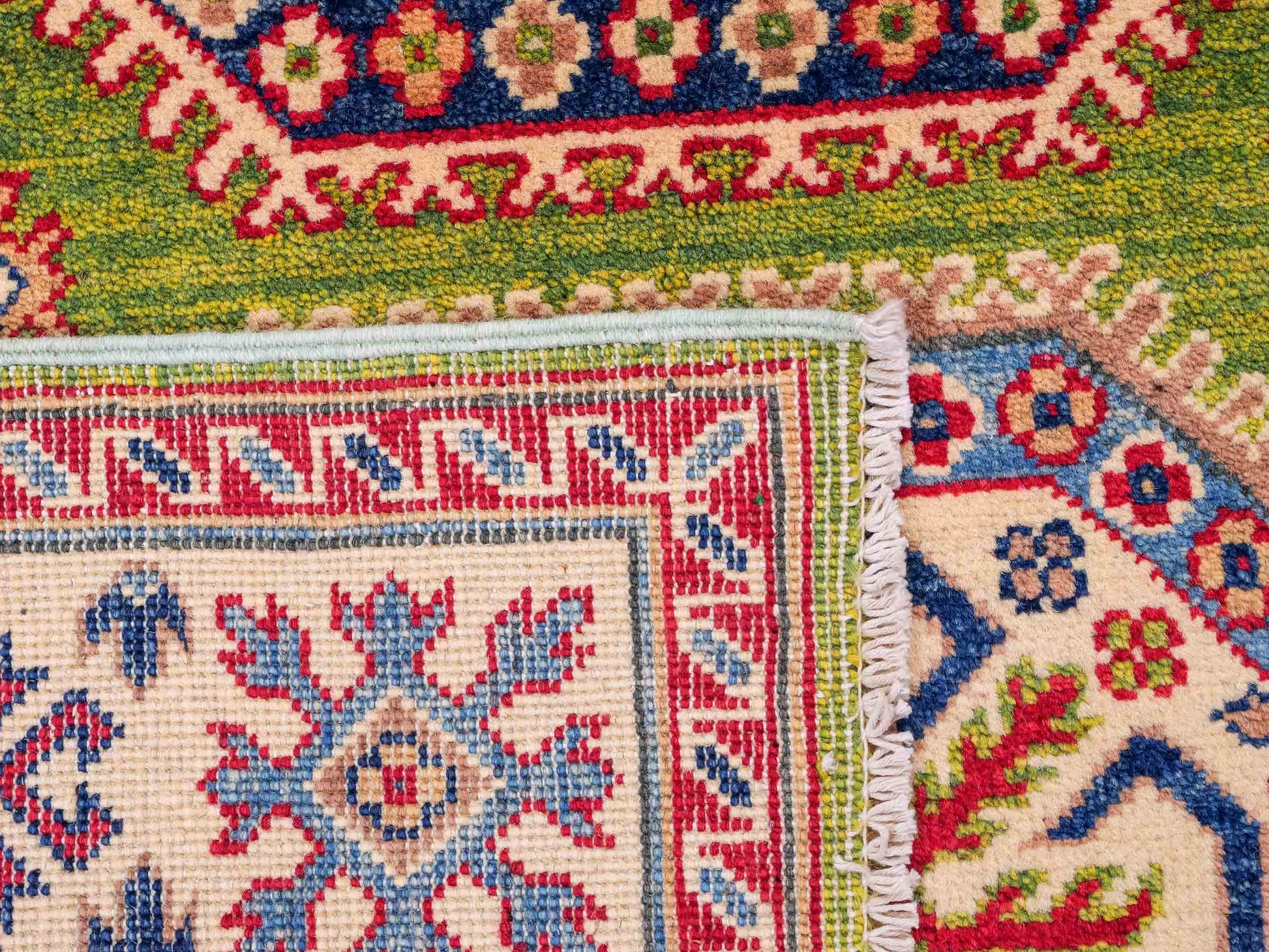 Feiner, handgeknüpfter Ziegler Kazak Chobi Orientteppich aus reiner Wolle mit geometrischem Medaillon-Muster von Khademi. Größe: 174 x 120 cm. Farbe: Grün. RB3-B1814. Ursprung: Afghanistan. Verkauf durch JUPITER Intl.