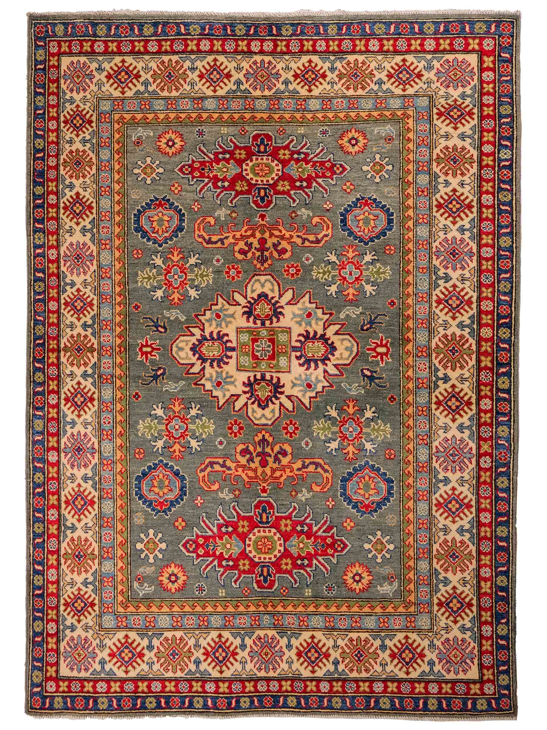 Feiner, handgeknüpfter Ziegler Kazak Chobi Orientteppich aus reiner Wolle mit geometrischem Medaillon-Muster von Khademi. Größe: 186 x 148 cm. Farbe: Grün, beige. RB3-B480. Ursprung: Afghanistan. Verkauf durch JUPITER Intl.