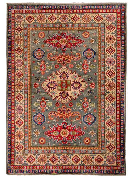 Feiner, handgeknüpfter Ziegler Kazak Chobi Orientteppich aus reiner Wolle mit geometrischem Medaillon-Muster von Khademi. Größe: 186 x 148 cm. Farbe: Grün, beige. RB3-B480. Ursprung: Afghanistan. Verkauf durch JUPITER Intl.