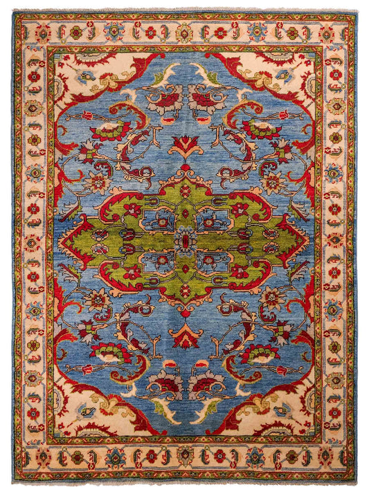 Feiner, handgeknüpfter Ziegler Kazak Chobi Orientteppich aus reiner Wolle mit geometrischem Medaillon-Muster von Khademi. Größe: 189 x 145 cm. Farbe: Blau. RB3-B2725. Ursprung: Afghanistan. Verkauf durch JUPITER Intl.