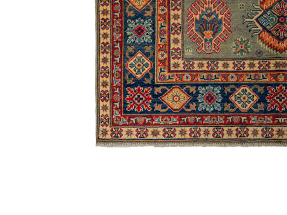 Feiner, handgeknüpfter Ziegler Kazak Chobi Orientteppich aus reiner Wolle mit geometrischem Allover-Muster von Khademi. Größe: 205 x 144 cm. Farbe: Grün. RB3-B1810. Ursprung: Afghanistan. Verkauf durch JUPITER Intl.
