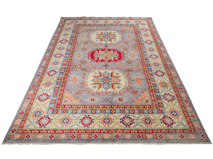 Feiner, handgeknüpfter Ziegler Kazak Chobi Orientteppich aus reiner Wolle mit geometrischem Medaillon-Muster von Khademi. Größe: 271 x 181 cm. Farbe: Grau. RB3-B508. Ursprung: Afghanistan. Verkauf durch JUPITER Intl.