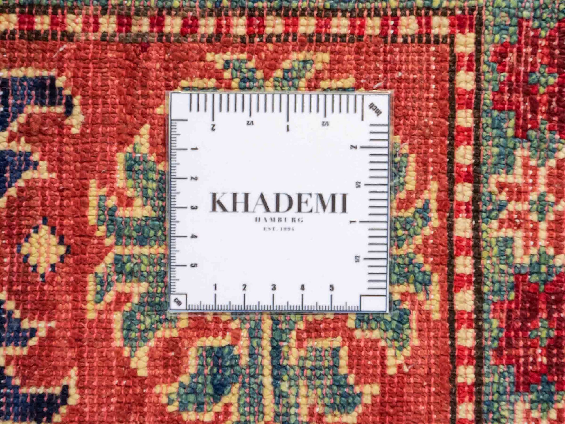 Handgeknüpfter, afghanischer Ziegler Orientteppich aus Wolle von Khademi. Größe: 204 x 154 cm. Farbe: Rot. Verkauf durch JUPITER Intl.