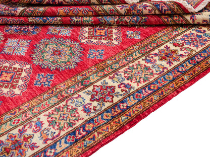 Handgeknüpfter, afghanischer Ziegler Orientteppich aus Wolle von Khademi. Größe: 206 x 148 cm. Farbe: Rot, cremeweiß. Verkauf durch JUPITER Intl.