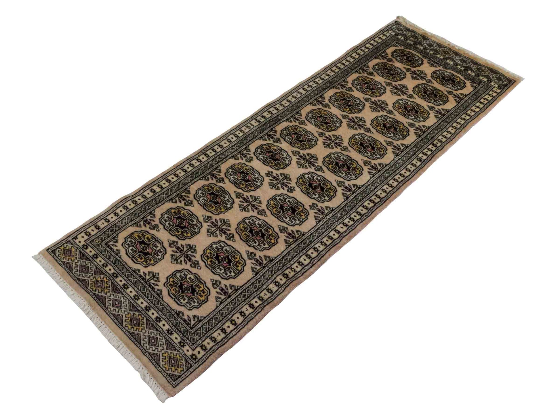 Handgeknüpfter Pakistani Bukhara Läufer-Orientteppich von Khademi aus Wolle, rosa. Klassisches, geometrisches Allover-Design. Traditionell von Hand geknüpft in Pakistan. Größe: 181 cm x 62 cm. Teppichnummer: RB3-1068. Verkauf durch Jupiter Intl.