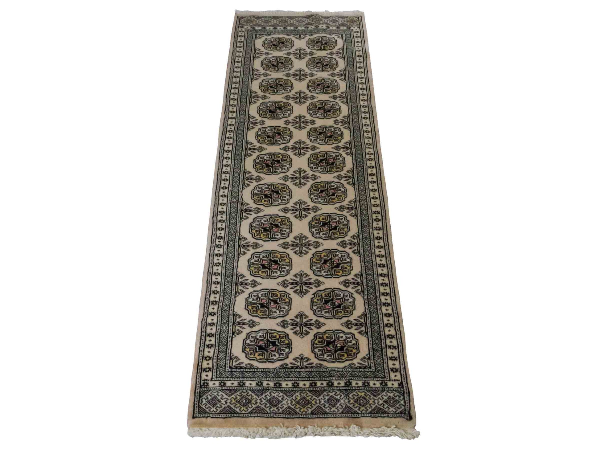 Handgeknüpfter Pakistani Bukhara Läufer-Orientteppich von Khademi aus Wolle, rosa. Klassisches, geometrisches Allover-Design. Traditionell von Hand geknüpft in Pakistan. Größe: 181 cm x 62 cm. Teppichnummer: RB3-1068. Verkauf durch Jupiter Intl.