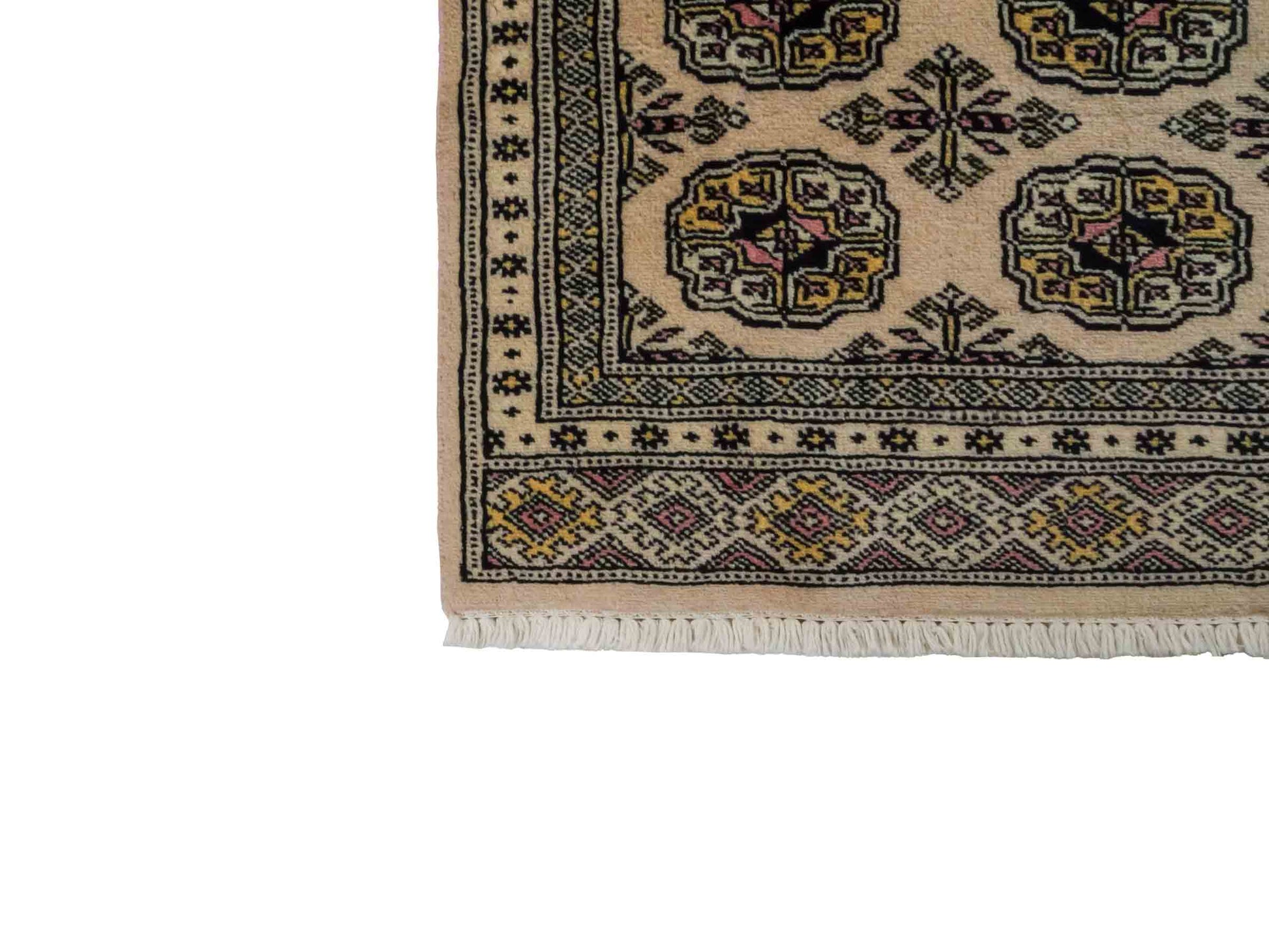 Handgeknüpfter Pakistani Bukhara Läufer-Orientteppich von Khademi aus Wolle, rosa. Klassisches, geometrisches Allover-Design. Traditionell von Hand geknüpft in Pakistan. Größe: 181 cm x 62 cm. Teppichnummer: RB3-1068. Verkauf durch Jupiter Intl.