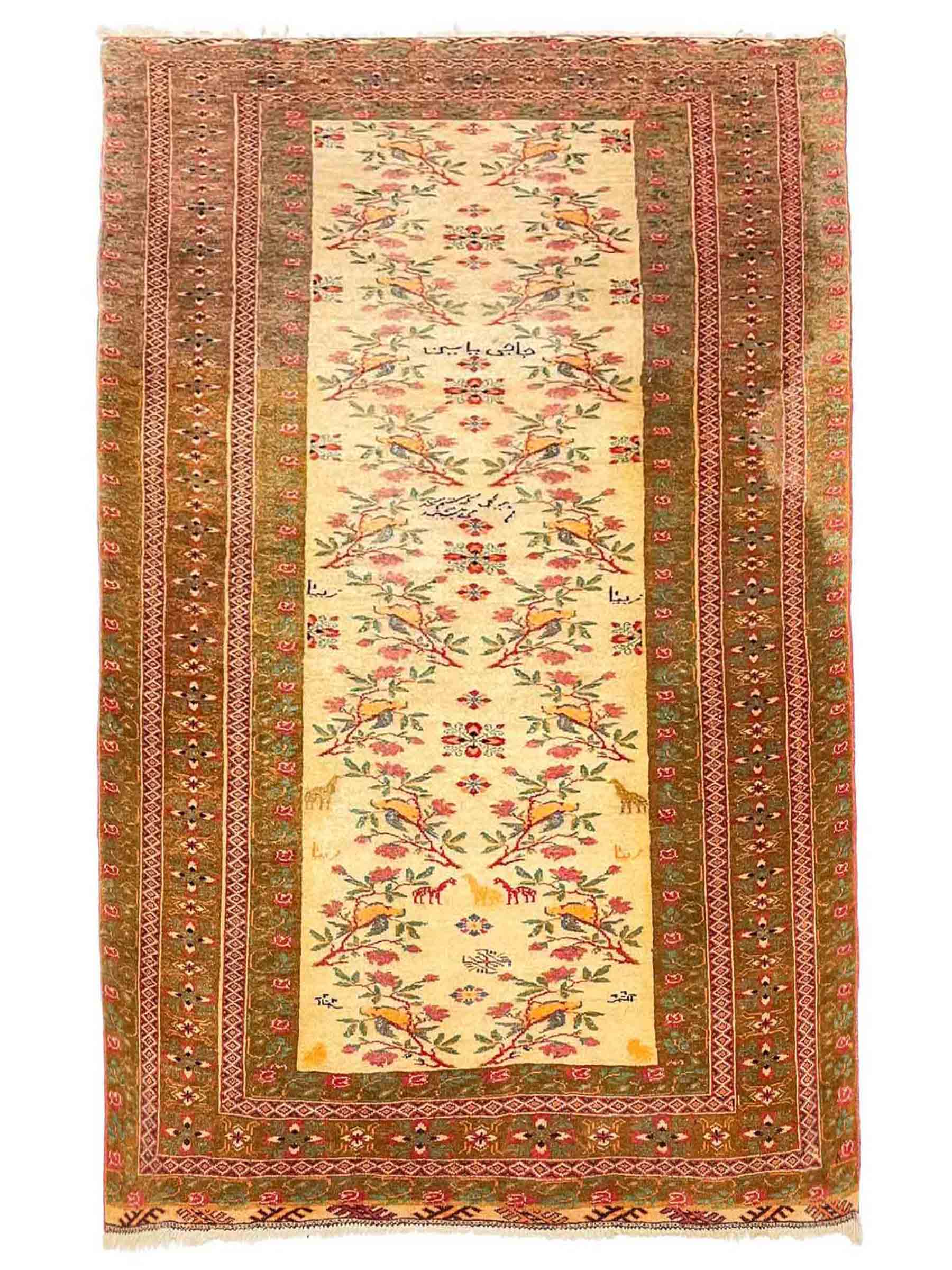 Antiker Mashhad aus reiner Wolle. Handgeknüpft. Ursprung Iran / Persien. Größe: 181 x 110 cm. Hauptfarben: Braun, Gelb, Gold mit roten und grünen Akzenten. Vertrieb durch JUPITER Intl / Khademi.