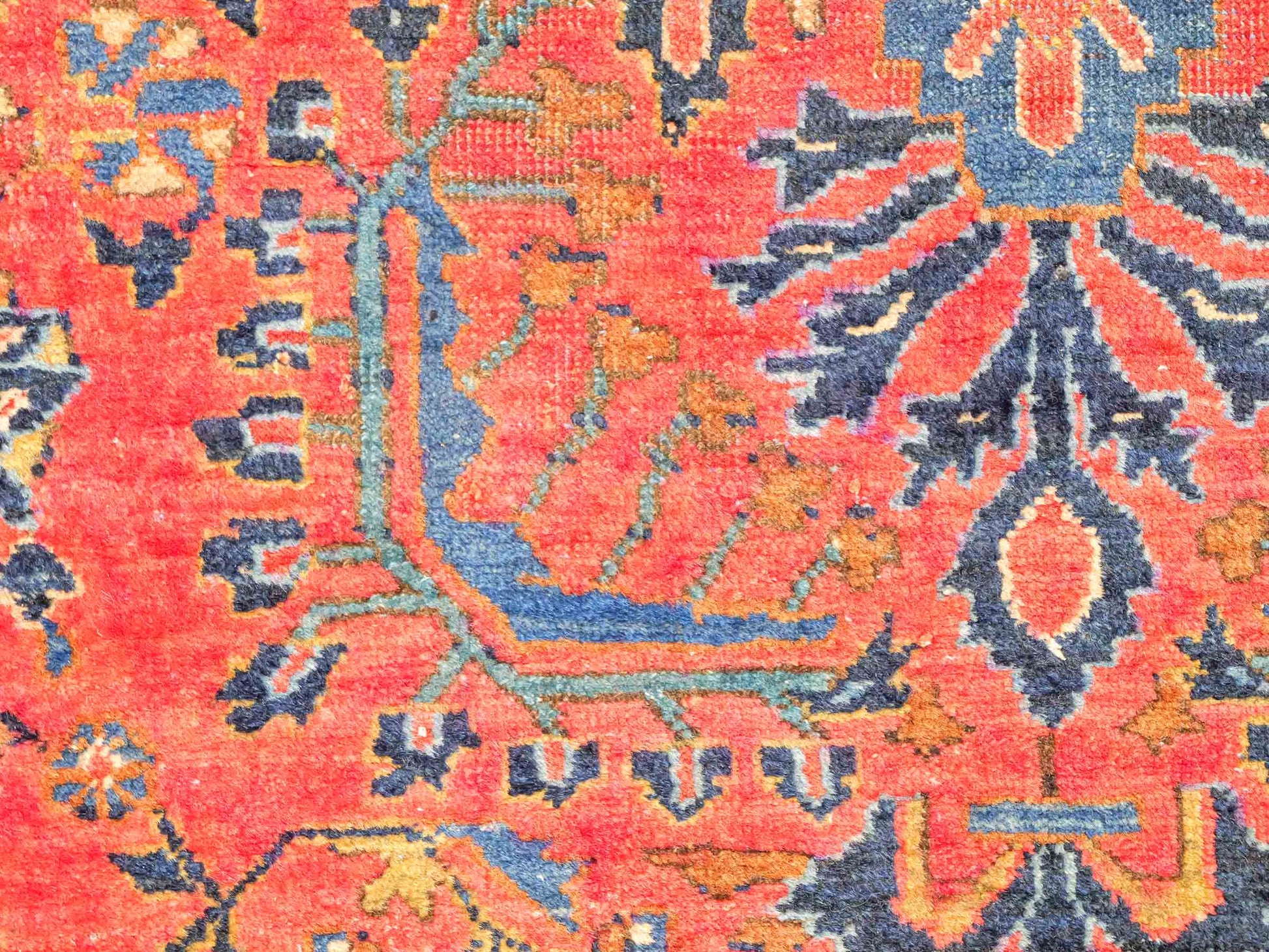 Feiner, handgeknüpfter, antiker Sarough Perserteppich aus Wolle von Khademi. Farbe: Rot. Größe: 207 x 137 cm. Vertrieb durch JUPITER Intl.