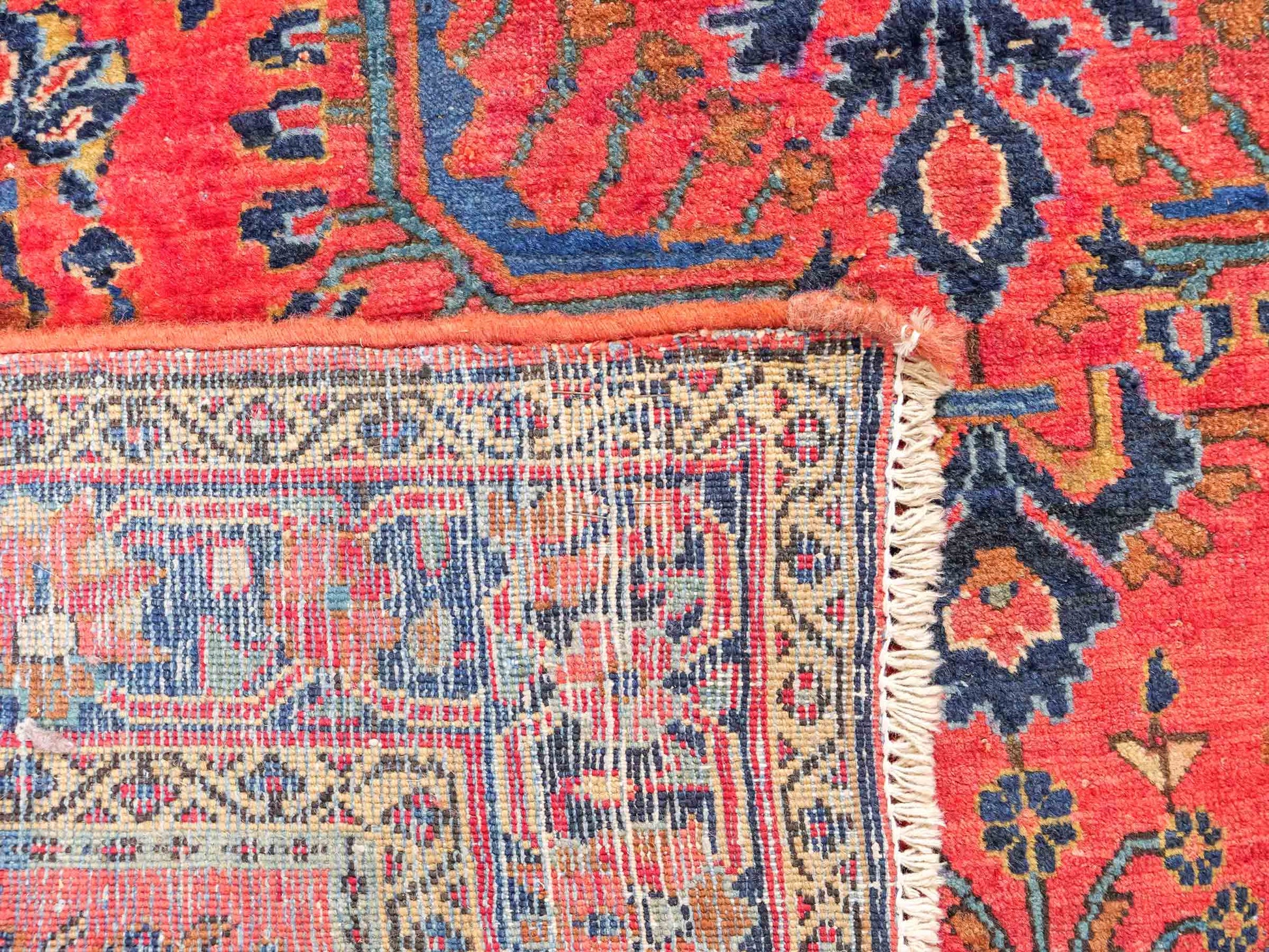 Feiner, handgeknüpfter, antiker Sarough Perserteppich aus Wolle von Khademi. Farbe: Rot. Größe: 207 x 137 cm. Vertrieb durch JUPITER Intl.