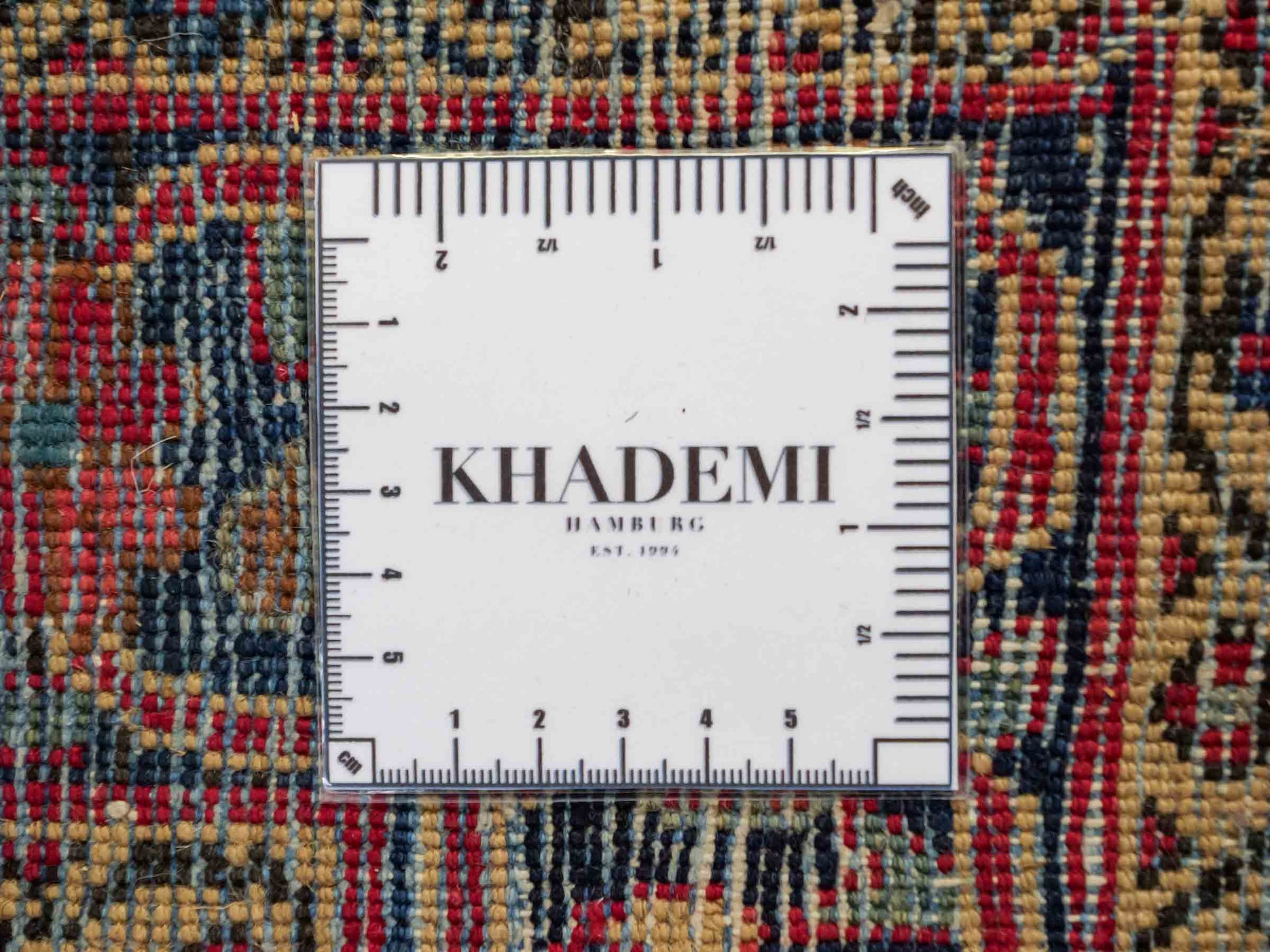 Feiner, handgeknüpfter, antiker Sarough Perserteppich aus Wolle von Khademi. Farbe: Rot. Größe: 207 x 137 cm. Vertrieb durch JUPITER Intl.