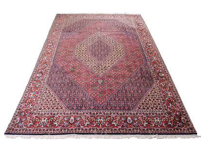 Sehr feiner, handgeknüpfter Bidjar Perserteppich aus reiner Wolle mit geometrischem Medaillon von Khademi. Größe: 297 x 200 cm. Farbe: Rot, blau. RB3-38. Ursprung: Iran / Persien. Verkauf durch JUPITER Intl.