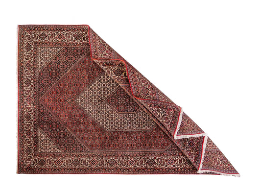 Sehr feiner, handgeknüpfter Bidjar Perserteppich aus reiner Wolle mit geometrischem Medaillon von Khademi. Größe: 306 x 200 cm. Farbe: Rot, creme. RB3-38. Ursprung: Iran / Persien. Verkauf durch JUPITER Intl.