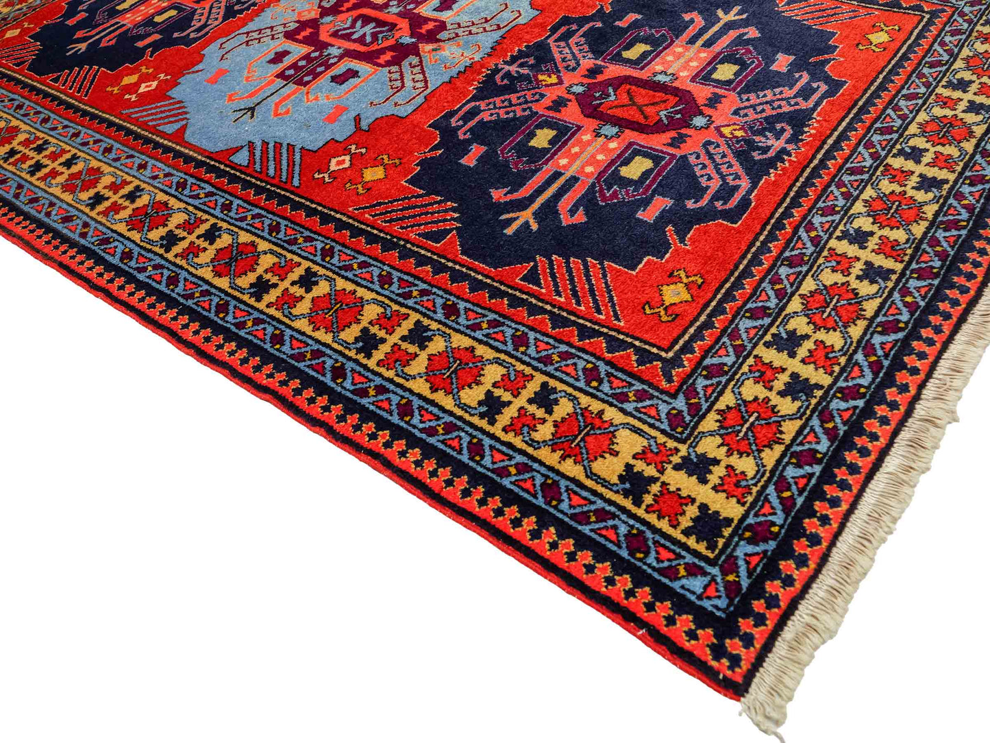 Handgeknüpfter, persischer Ardebil Dorfteppich aus Wolle von Khademi. Farbe: Rot, blau. Größe: 190 x 130 cm. Verkauf durch JUPITER Intl.