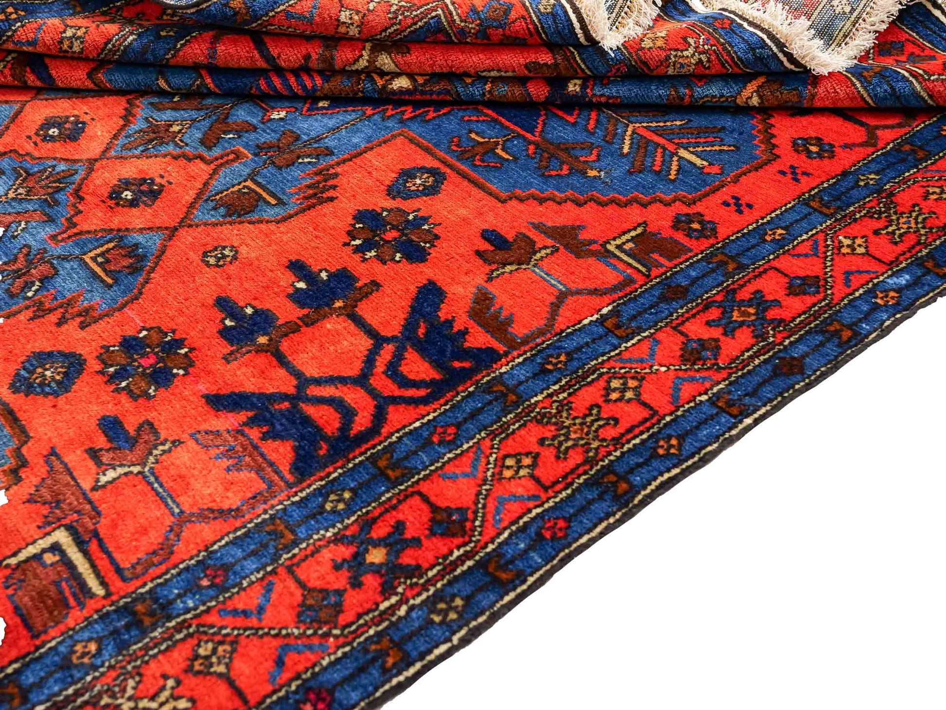 Handgeknüpfter, persischer Malayer Dorfteppich aus Wolle von Khademi. Farbe: Rot, blau. Größe: 187 x 122 cm. Verkauf durch JUPITER Intl.