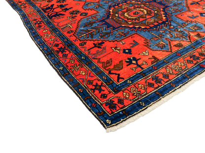 Handgeknüpfter, persischer Malayer Dorfteppich aus Wolle von Khademi. Farbe: Rot, blau. Größe: 187 x 122 cm. Verkauf durch JUPITER Intl.
