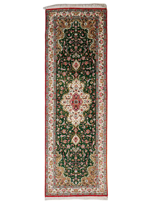 Sehr feiner, handgeknüpfter Ghom Läufer-Seidenteppich aus Persien, grün. Größe: 148 cm x 48 cm. KB4-1314. Verkauf durch Jupiter Intl.