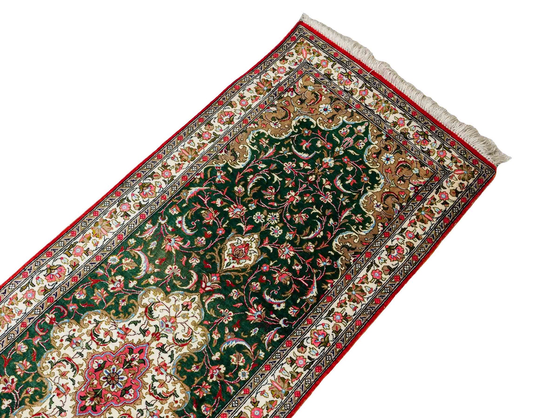 Sehr feiner, handgeknüpfter Ghom Läufer-Seidenteppich aus Persien, grün. Größe: 148 cm x 48 cm. KB4-1314. Verkauf durch Jupiter Intl.