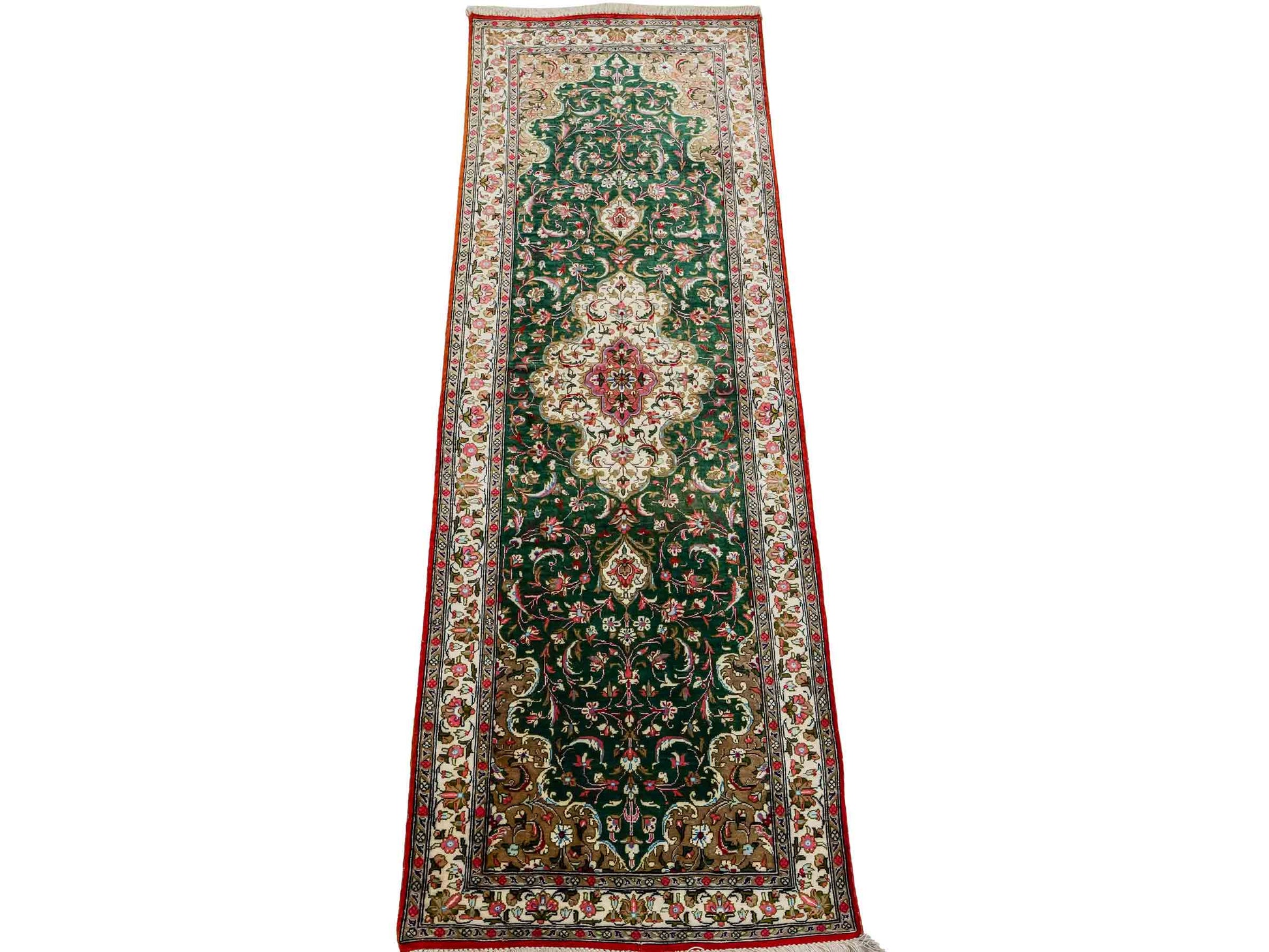 Sehr feiner, handgeknüpfter Ghom Läufer-Seidenteppich aus Persien, grün. Größe: 148 cm x 48 cm. KB4-1314. Verkauf durch Jupiter Intl.