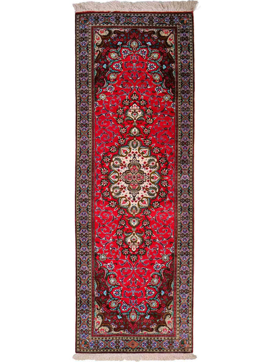 Sehr feiner, handgeknüpfter Ghom Perserteppich aus Seide von Khademi, rot. 148x49 cm. Verkauf durch Jupiter Intl.