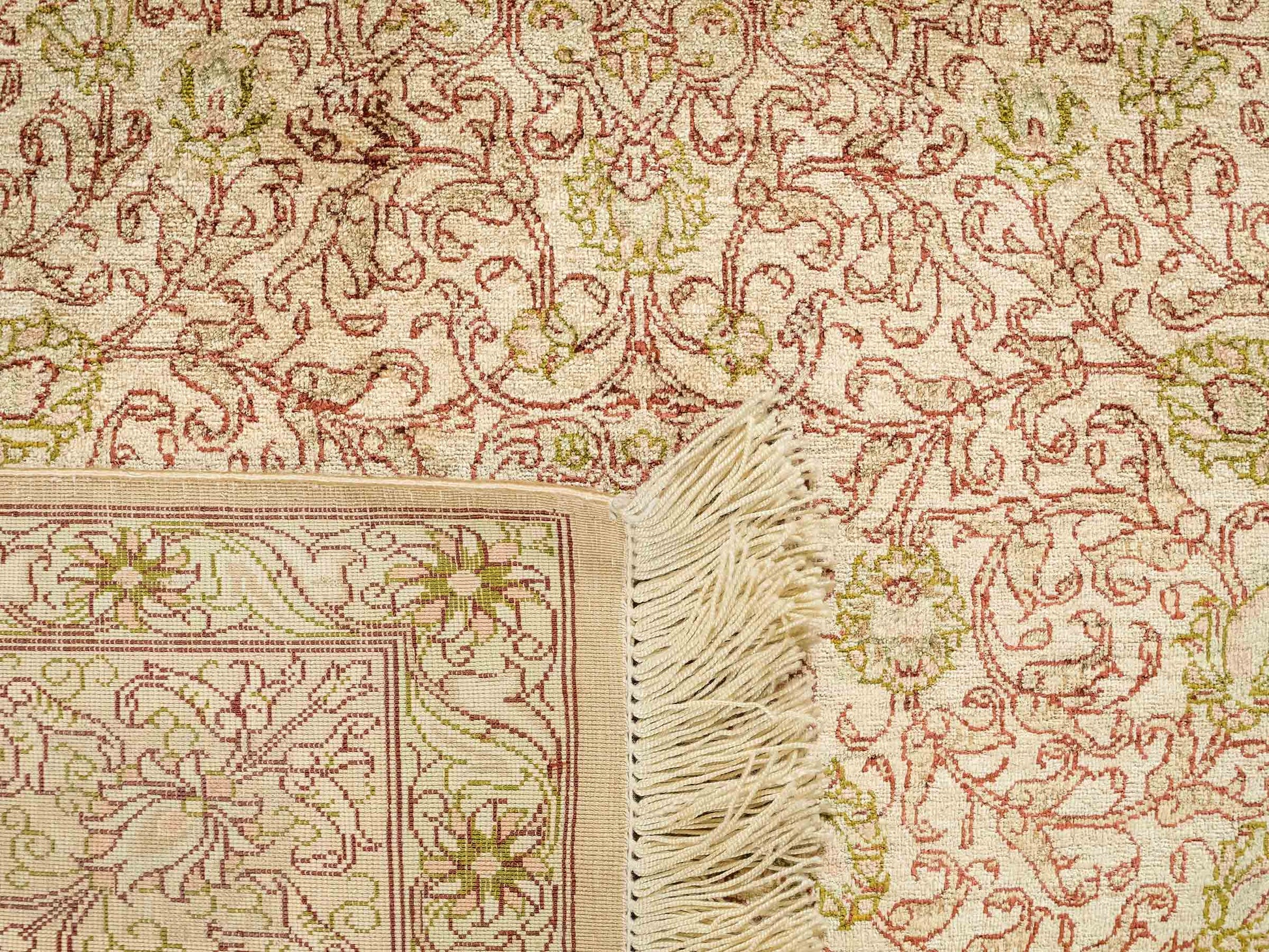 Sehr feiner, handgeknüpfter, persischer Ghom Perserteppich von Khademi aus reiner Seide. Größe 150 x 100 cm. Farbe: Gold, beige, creme. Verkauf durch JUPITER Intl.