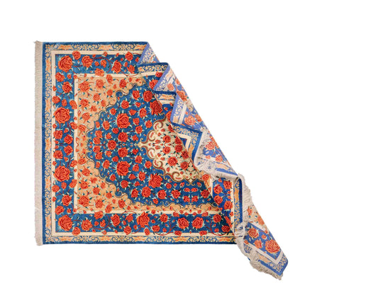 Sehr feiner, handgeknüpfter Khademi Ghom Seidenteppich, blau. 195x133 cm. Vertrieb durch Jupiter Intl.